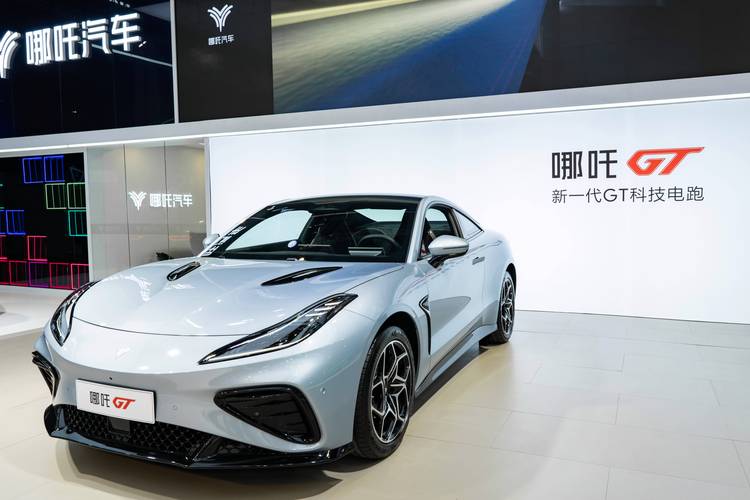 深圳龙岗区龙优南企业管理咨询哪吒汽车在智能汽车领域的表现，领途汽车在新能源汽车市场中的影响力